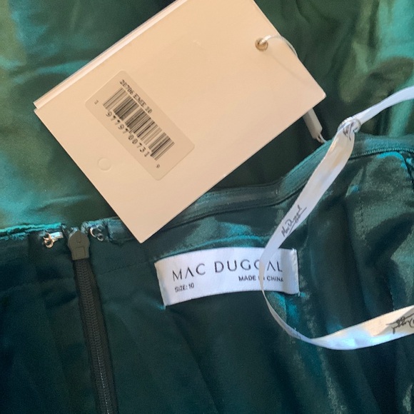 MAC DUGGAL
Emerald Off The Shoulder Tea Length Dress - Picture 13 of 16